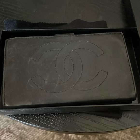 Chanel wallet - Picture 1 of 6